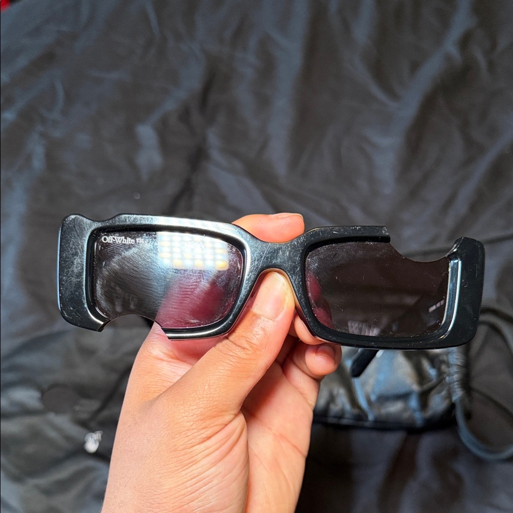 Off-White Black Rectangular Sunglasses With Pouch - image 6